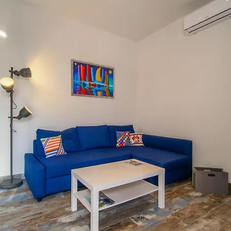 Toma Apartment *